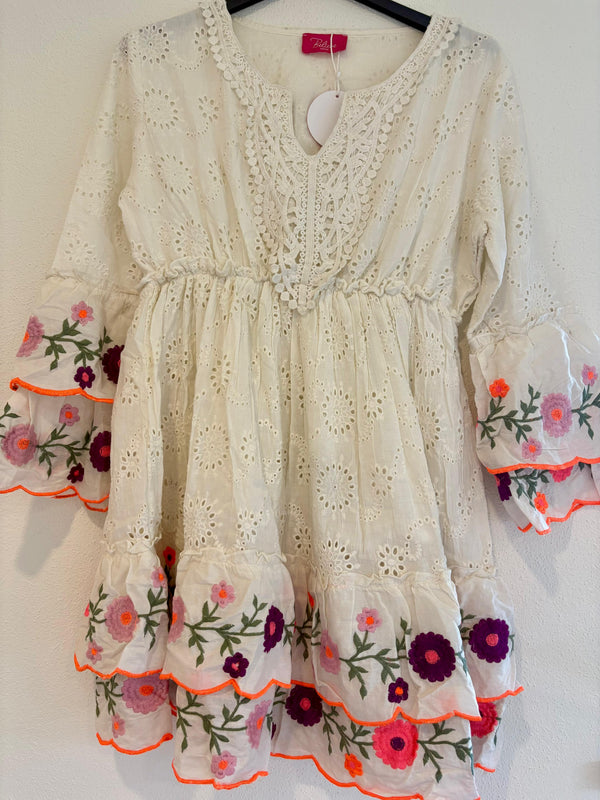Kleid mit Blumenstickerei