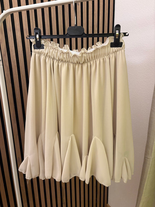 Perfekter Rock für Pullover Volant Rock Beige