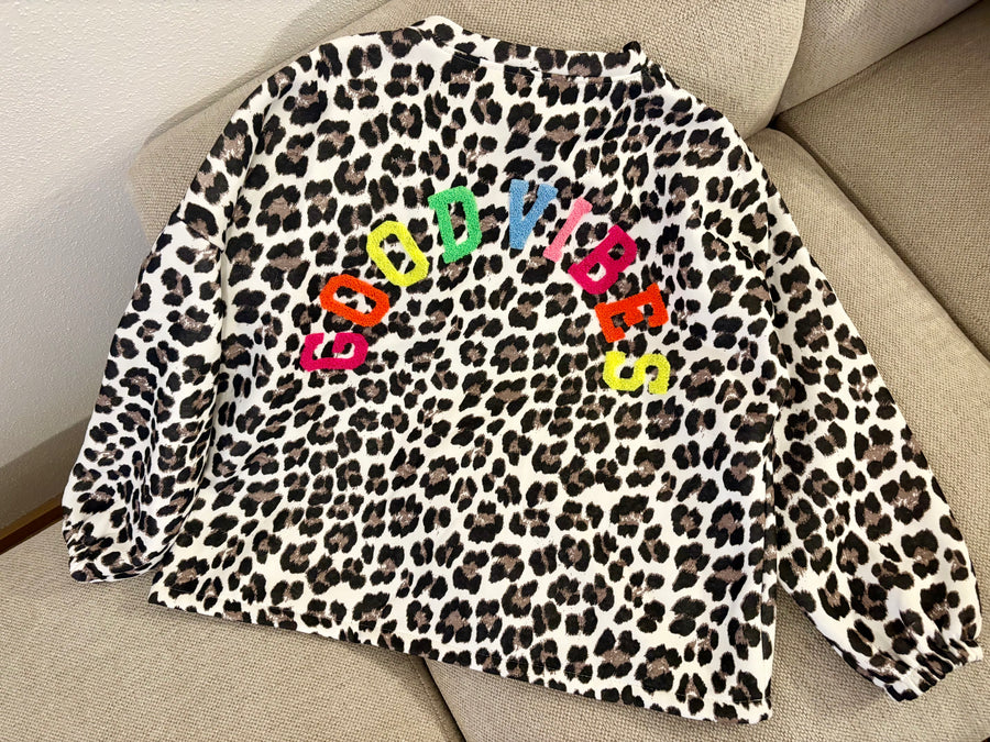 Good Vibes Sweater Pullover Leo