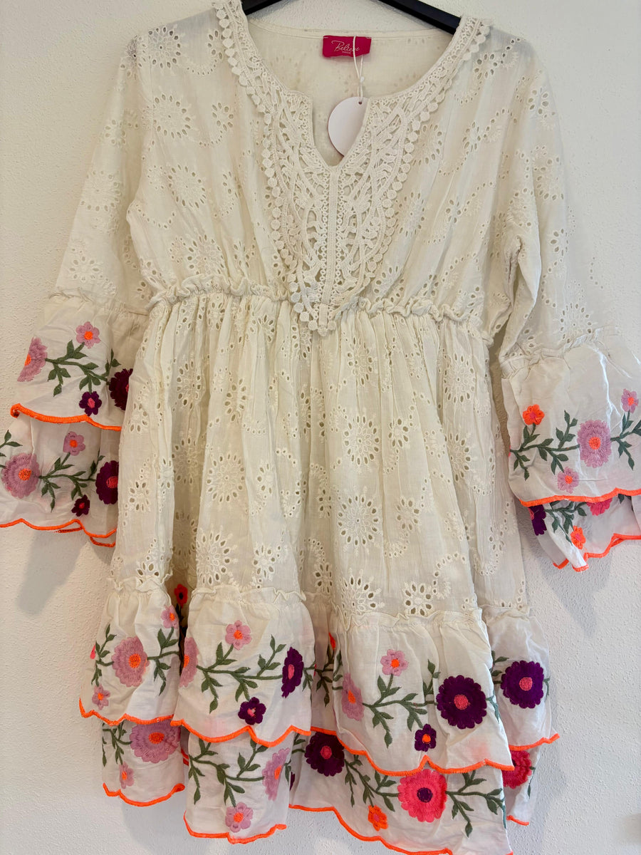 Kleid mit Blumenstickerei