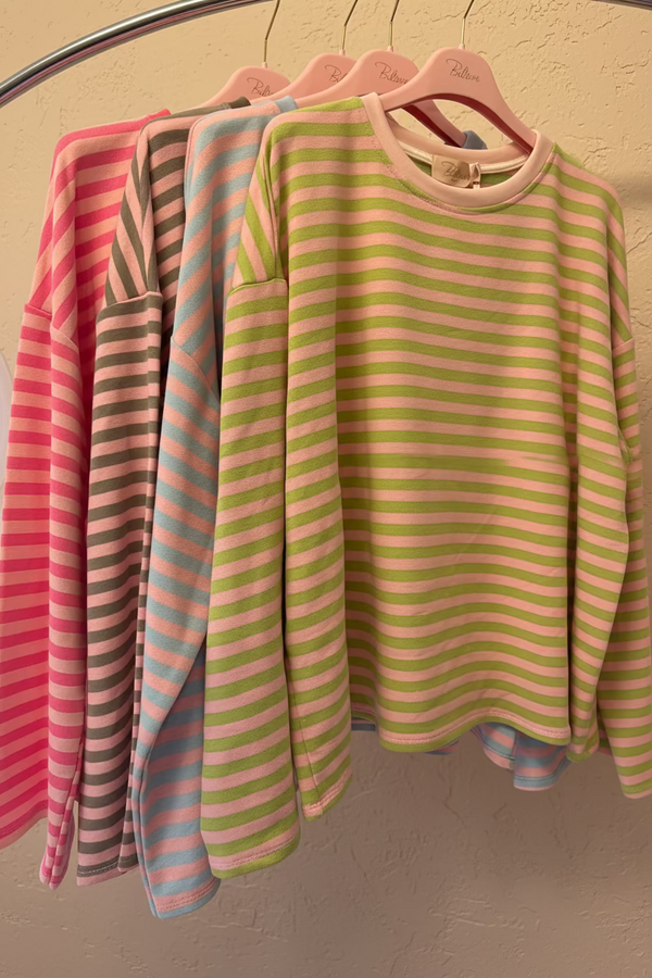Lockerer Sommerpullover mit Streifen