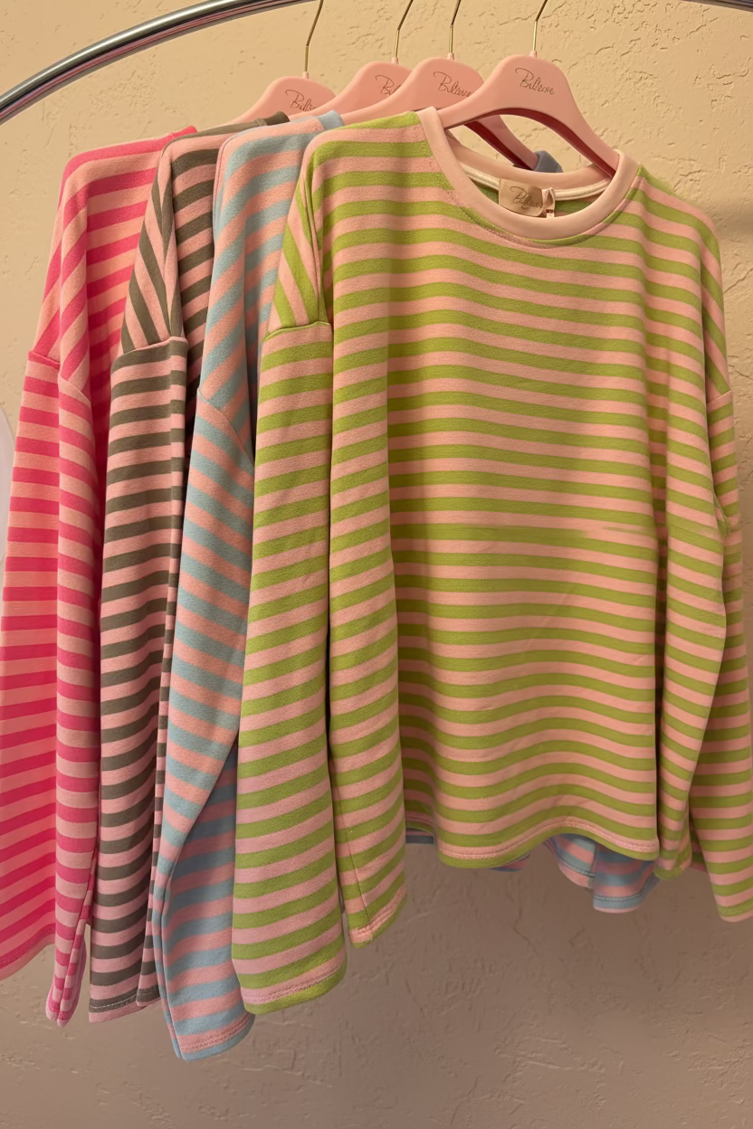 Lockerer Sommerpullover mit Streifen