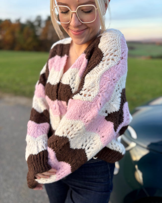 Cardigan „Malia“ – Gestreift Braun/Weiß/Rosa – Mit Herzknöpfen – Made in Italy