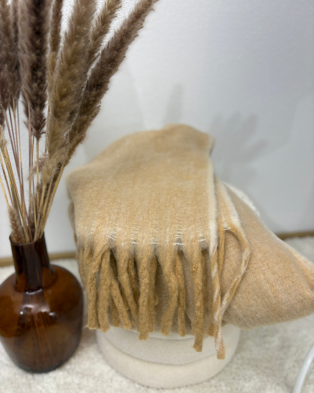 Kuscheliger Schal mit Fransen Beige