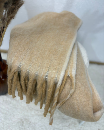 Kuscheliger Schal mit Fransen Beige