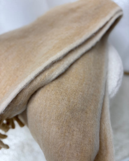 Kuscheliger Schal mit Fransen Beige