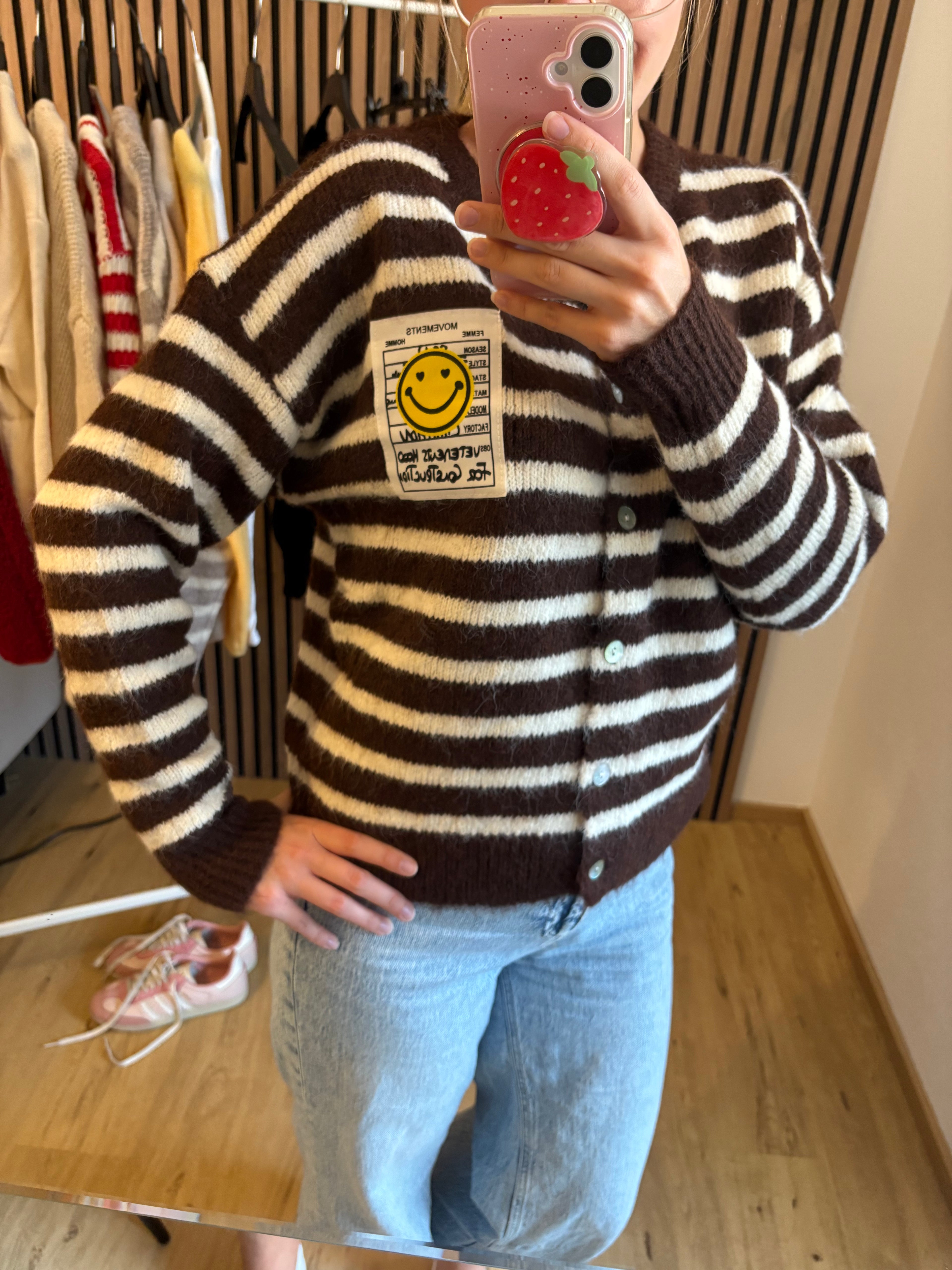 Cardigan Happy Smile Dunkelbrau Weiß gestreift Smiley Applikation