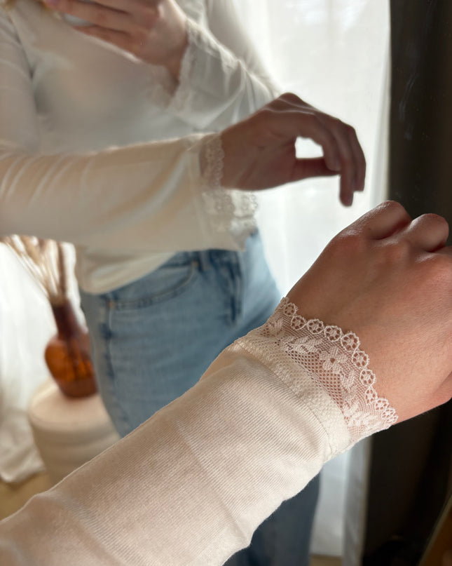Longsleeve Langarmshirt mit Spitze Ecru Kastenförmiger Ausschnitt