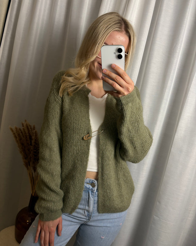 Cardigan mit Sicherheitsnadel