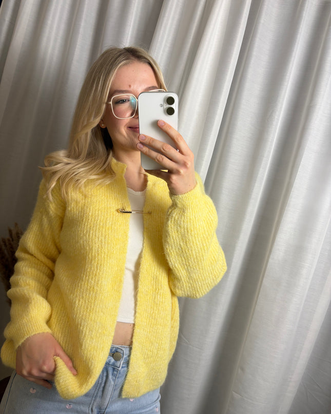 Cardigan mit Sicherheitsnadel