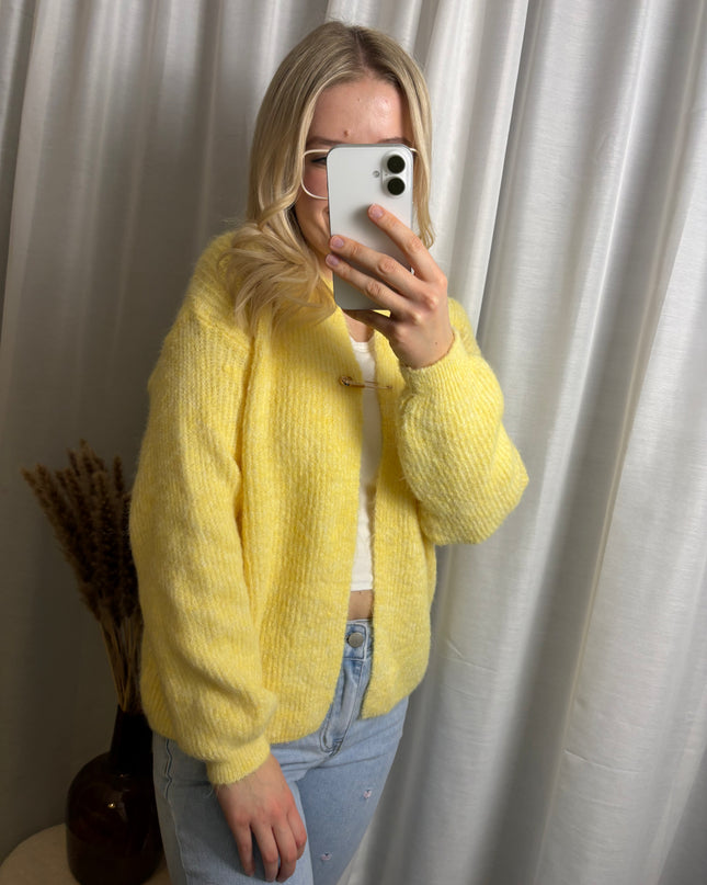 Cardigan mit Sicherheitsnadel