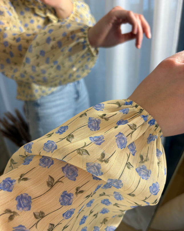 Bluse mit Rosen Glitzer Fäden Rüschen