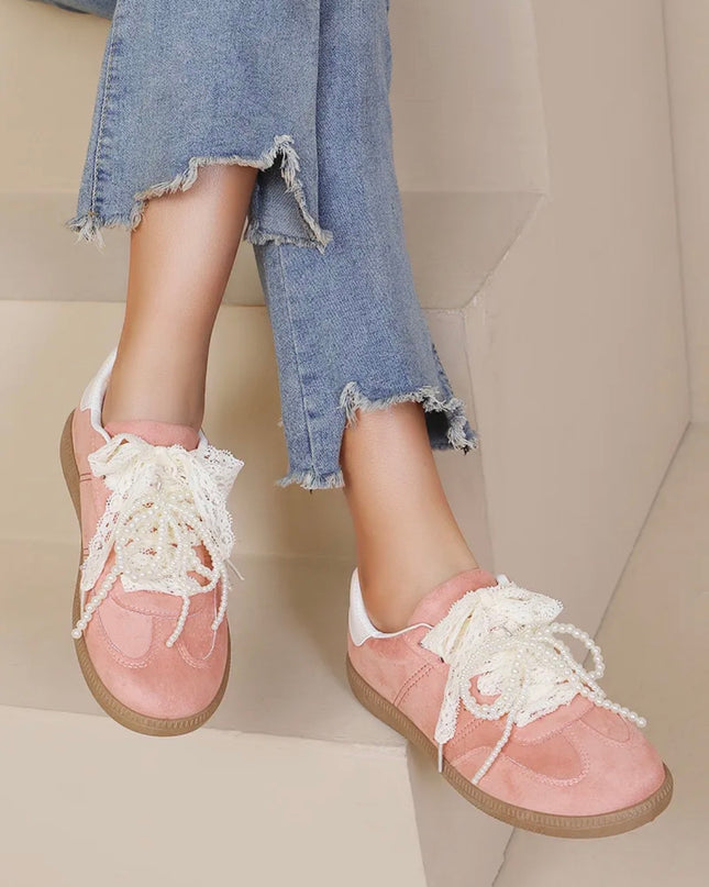 Sneaker mit Schnürsenkel aus Spitze